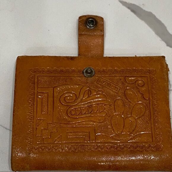 ⭐️VINTAGE  Embossed Tan Leather Wallet Mexico - Picture 7 of 7